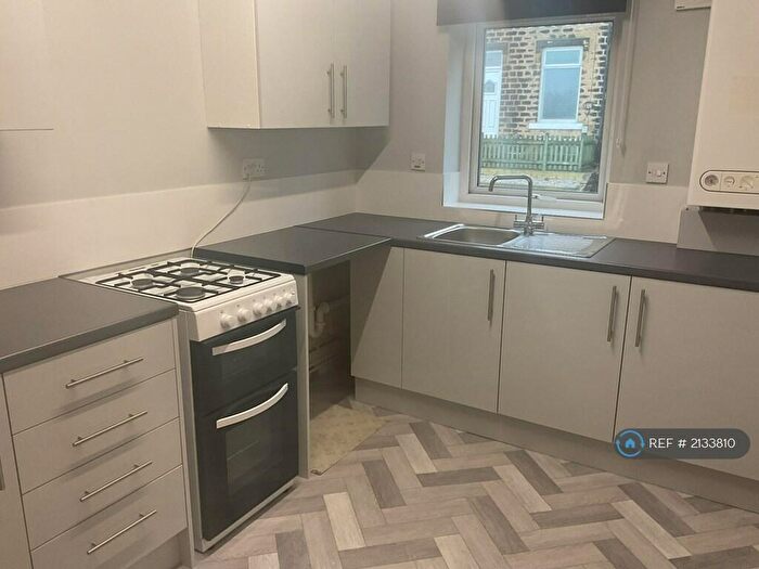 1 Bedroom Flat To Rent In Crosland Moor, Huddersfield, HD4