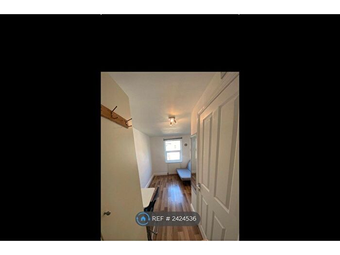 Studio To Rent In London, London, W12