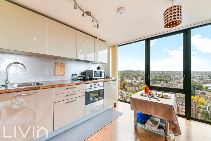 1 Bedroom Flat For Sale In Flat, Centrillion Point, Masons Avenue, Croydon, Surrey, CR0