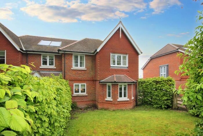 4 Bedroom Semi-Detached House To Rent In Lyngarth Close, Great Bookham, KT23