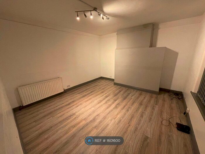 Studio To Rent In Hertford Drive, Wallasey, CH45