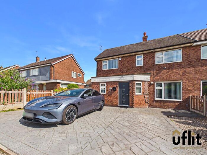 3 Bedroom Semi-Detached House For Sale In Roman Crescent, Brinsworth, Rotherham, S60