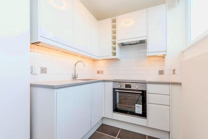 Studio For Sale In Carlton Drive, Putney, London, SW15