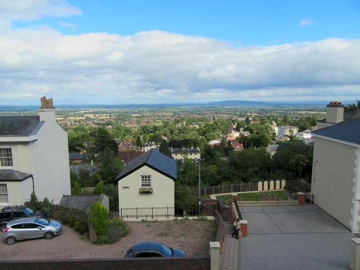 2 Bedroom Flat To Rent In A Queens Drive, Malvern, Worcestershire, WR14