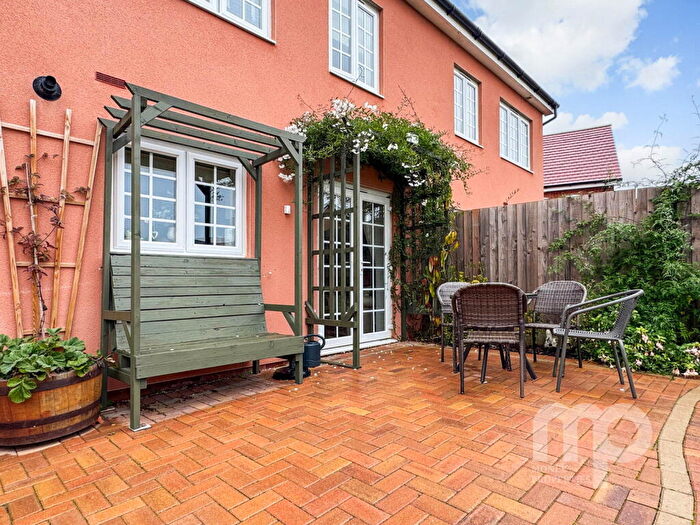 3 Bedroom Semi-Detached House For Sale In Swallow Drive, Wymondham, NR18