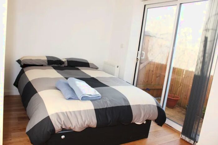 3 Bedroom Flat To Rent In Lindal Rd, Brockley, SE4