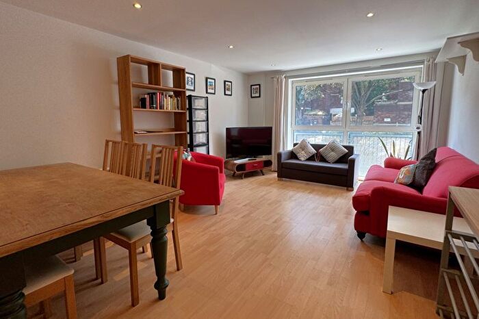 3 Bedroom Flat To Rent In Vauxhall Bridge Road, London, SW1V