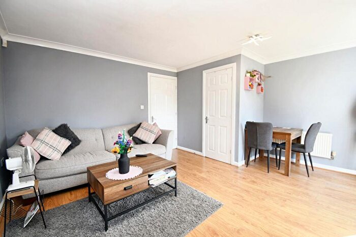 3 Bedroom Semi-Detached House For Sale In Glenmuir Close, Irlam, M44