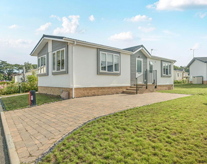 2 Bedroom Park Home For Sale In Rowan Drive, Oakwood Court, Bordon, Hampshire, GU35