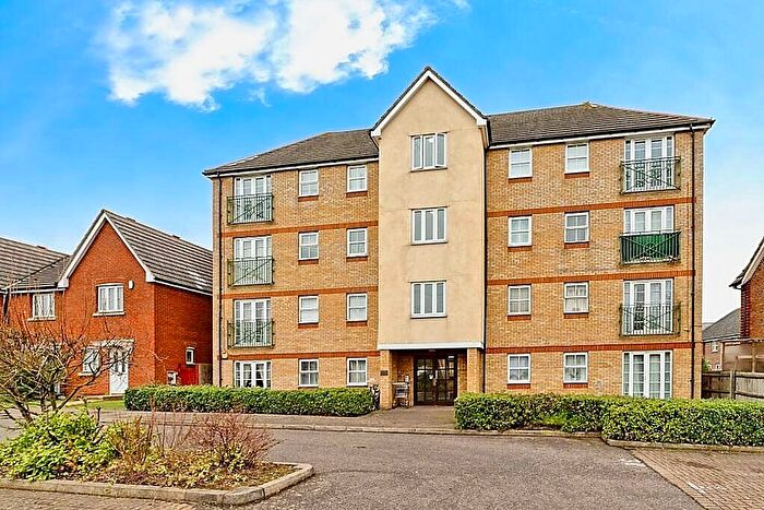 2 Bedroom Flat For Sale In Rawlyn Close, Grays, RM16