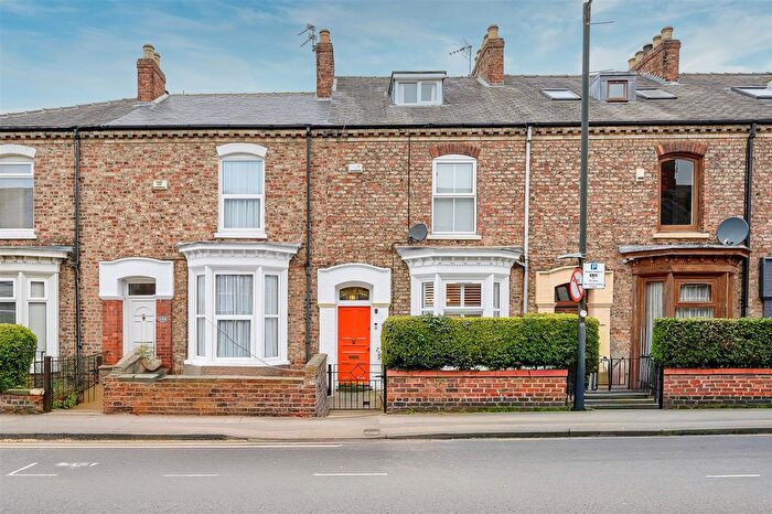 3 Bedroom Terraced House For Sale In Haxby Road, York, YO31