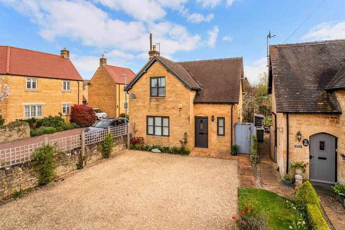 3 Bedroom Detached House For Sale In Station Road, Cheltenham, GL54
