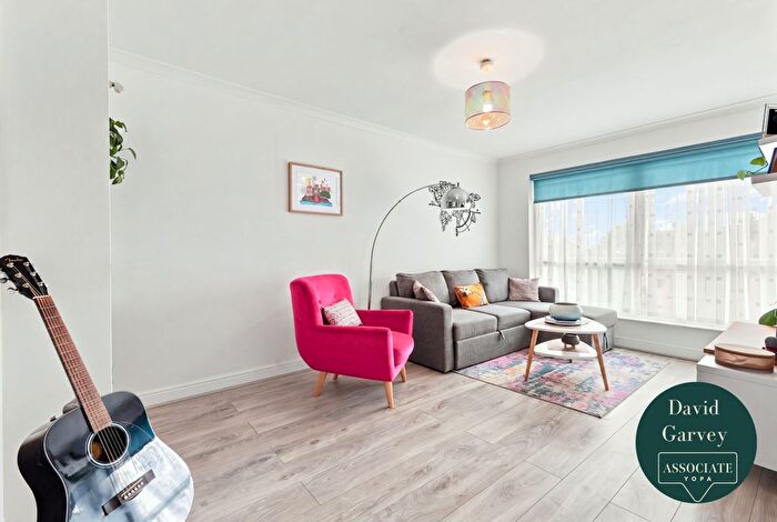 1 Bedroom Flat For Sale In Church Street, Dagenham, RM10