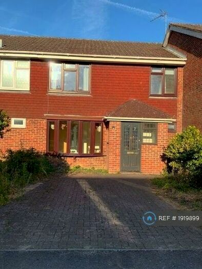 4 Bedroom Terraced House To Rent In Roman Way, Farnham, GU9