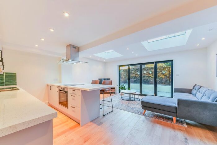 1 Bedroom Flat To Rent In Waldemar Avenue, London, SW6