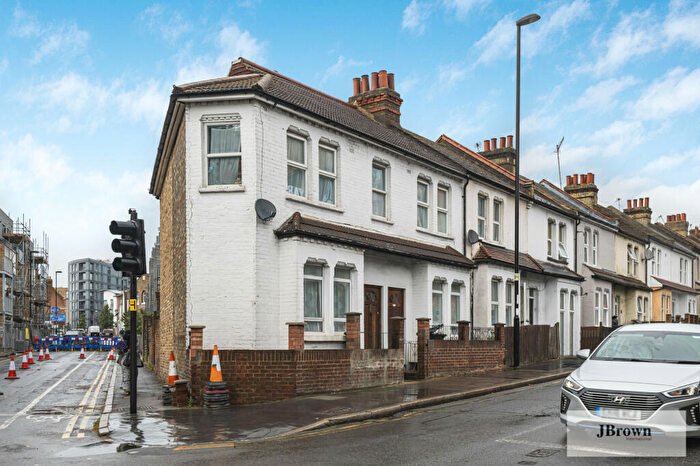 2 Bedroom Apartment For Sale In Sumner Road, Croydon, Surrey, CR0