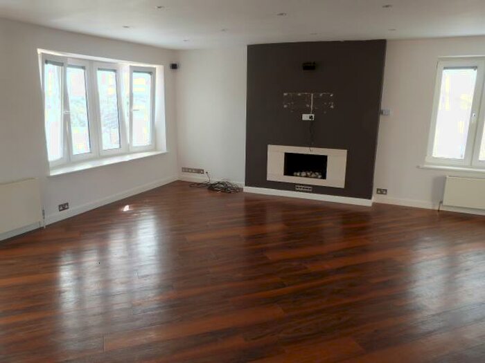 3 Bedroom Bungalow To Rent In The Glade, Enfield, EN2