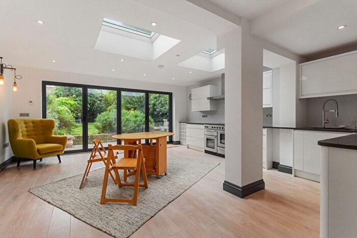 3 Bedroom Flat To Rent In Regina Road, London, N4