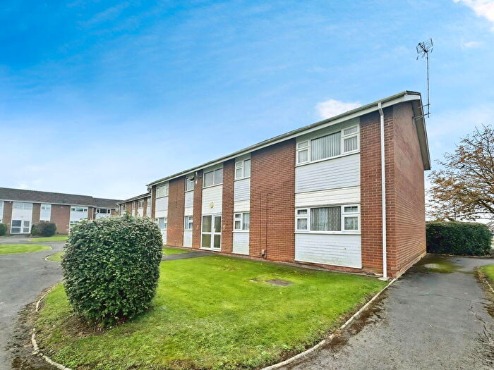 2 Bedroom Flat For Sale In Wrenswood, Covingham, Swindon, SN3