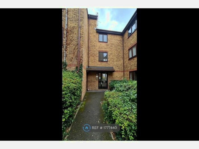 2 Bedroom Flat To Rent In Spruce Court, London, W5