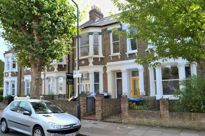 3 Bedroom Flat To Rent In Wakeman Road, Kensal Green, London, NW10