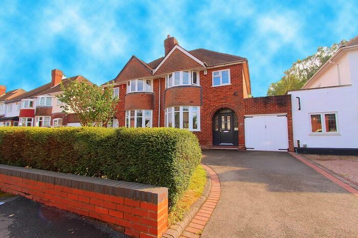 3 Bedroom Semi-Detached House To Rent In Delves Crescent, Walsall, WS5