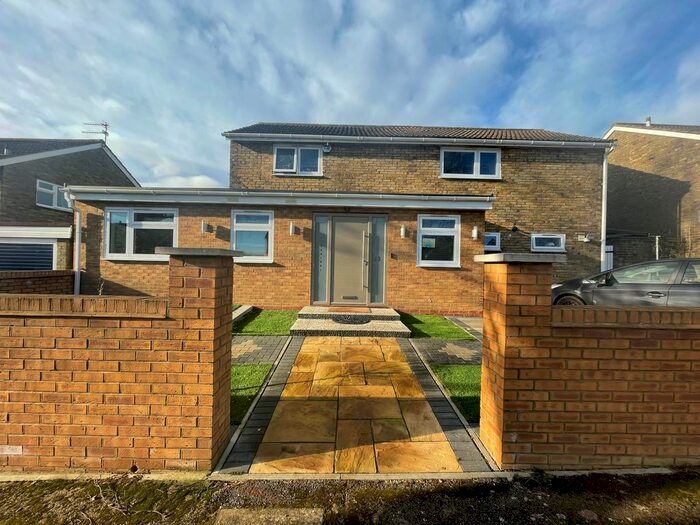 4 Bedroom Detached House To Rent In Birch Drive, Hatfield AL10