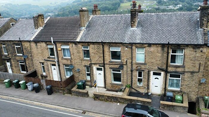 3 Bedroom Terraced House To Rent In Manchester Road, HD7