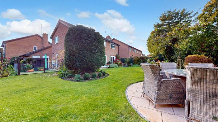 4 Bedroom Detached House For Sale In Elmers Park, Bletchley, Milton Keynes, MK3