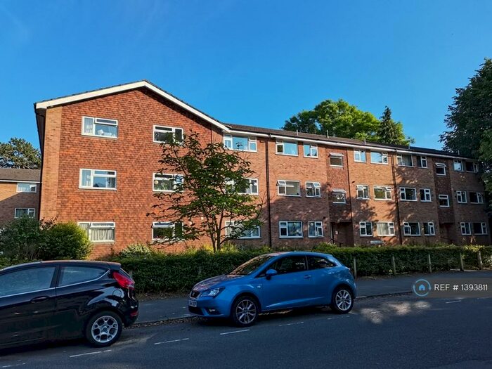 2 Bedroom Flat To Rent In Lovelace Gardens, Surbiton, KT6