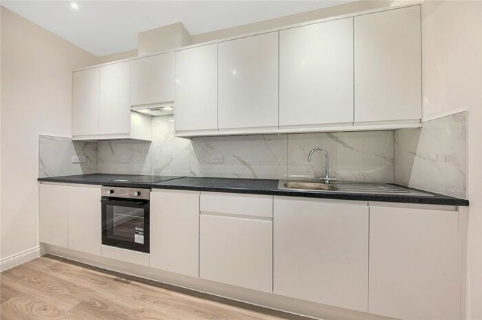 3 Bedroom Flat To Rent In Church Street, Enfield, EN2