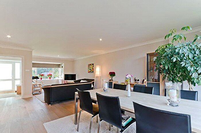 3 Bedroom Detached House To Rent In Cambridge Park, St Margarets, TW1