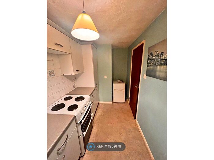 1 Bedroom Flat To Rent In Loughman Close, Kingswood, Bristol, BS15