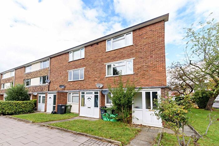 2 Bedroom Maisonette To Rent In Emmanuel Road, London, SW12