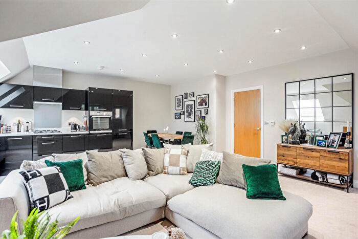 1 Bedroom Flat To Rent In Ember Lane, Esher, Surrey, KT10