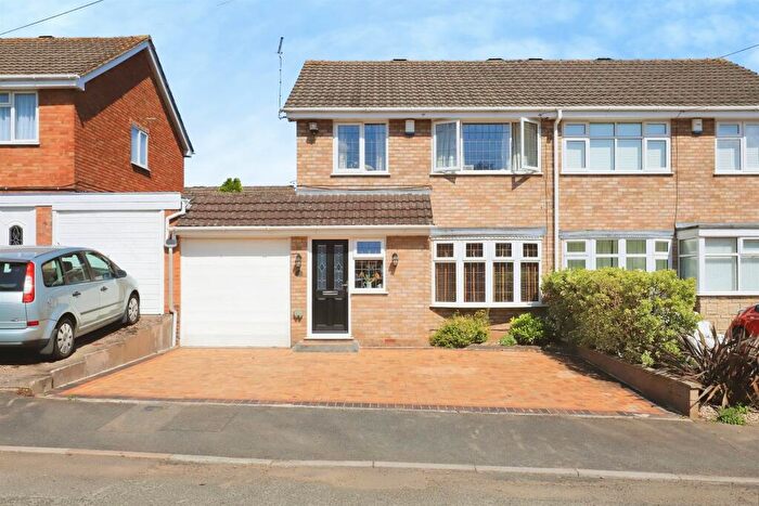 3 Bedroom Semi-Detached House For Sale In Carlyle Avenue, Kidderminster, DY10