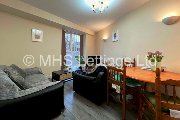 3 Bedroom Flat To Rent In Flat, New Moon Apartments, LS6
