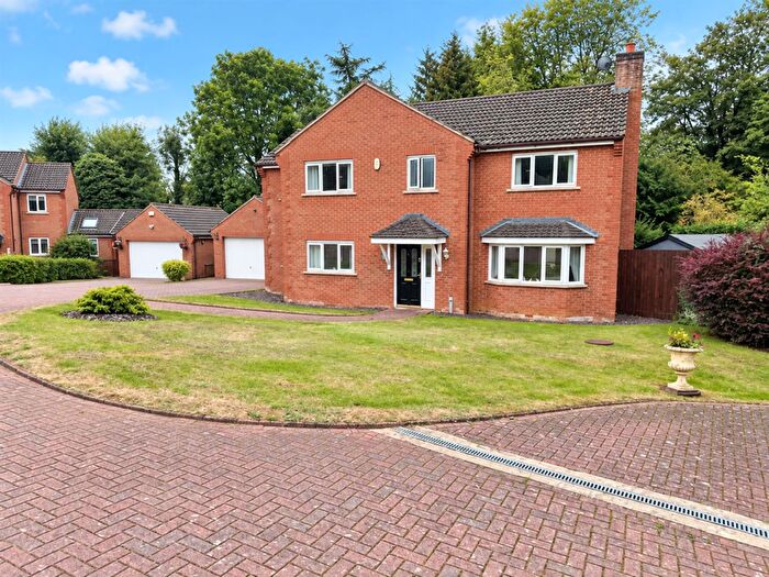 4 Bedroom Detached House For Sale In Beech Close, Desborough, Kettering, NN14