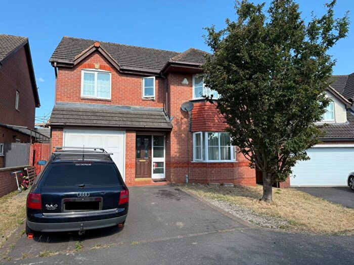 3 Bedroom Semi Detached House For Sale In Brabazon Road, Oadby, Leicester, LE2