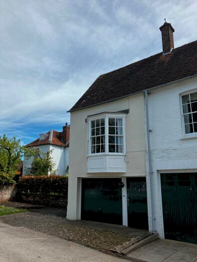 1 Bedroom Flat To Rent In The Close, Salisbury, Wiltshire, SP1