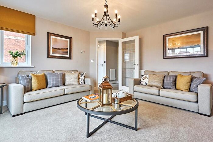 4 Bedroom Detached House For Sale In Banbury Road, Warwick, Warwickshire, CV34