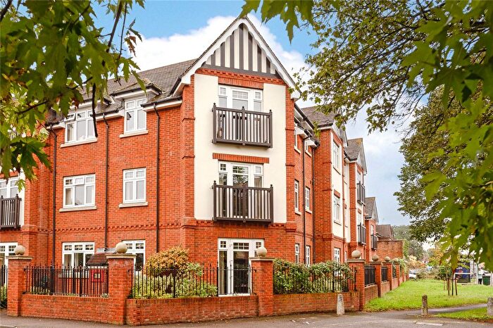 2 Bedroom Flat For Sale In High Road, Byfleet, West Byfleet, Surrey, KT14