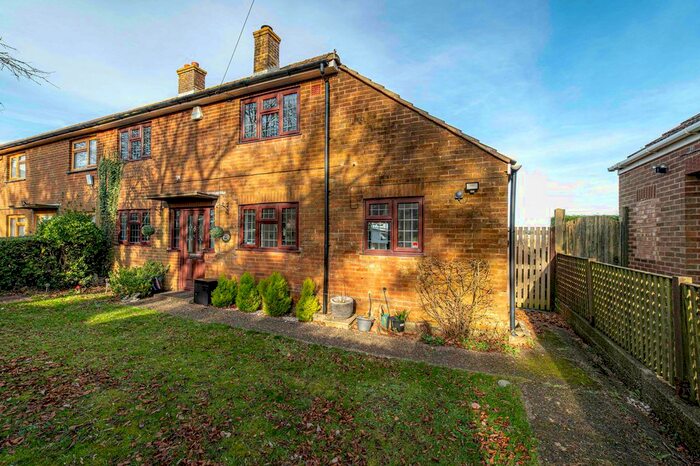 2 Bedroom End Of Terrace House For Sale In Sweetbriar Lane, Elvington, CT15