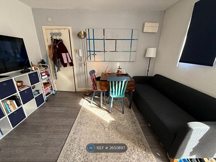 1 Bedroom Flat To Rent In Blenheim Gardens, Wallington, SM6