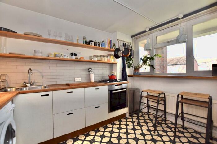 1 Bedroom Flat To Rent In Jarrow Way, London, E9