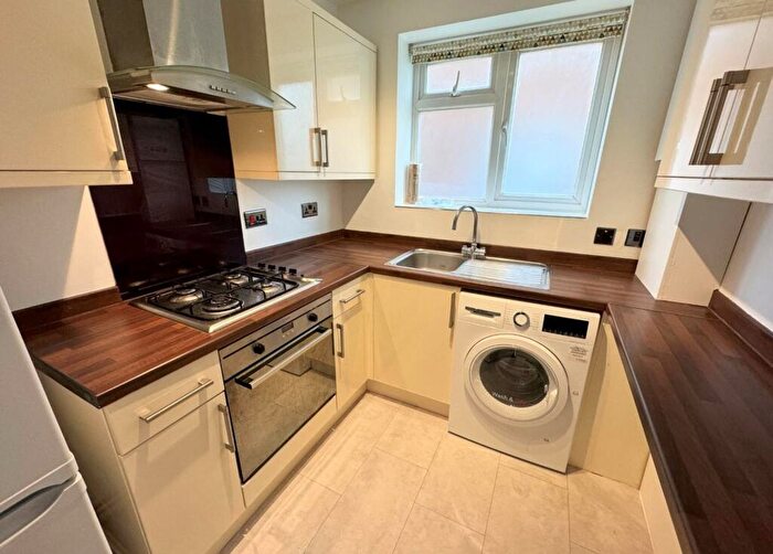 1 Bedroom Flat To Rent In Torrington Park, Murray House Torrington Park, N12