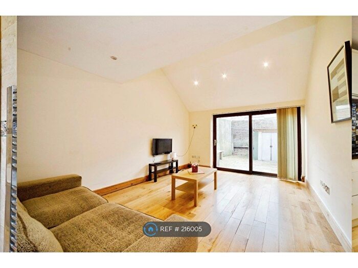 1 Bedroom Detached House To Rent In Mackenzie, London, N7