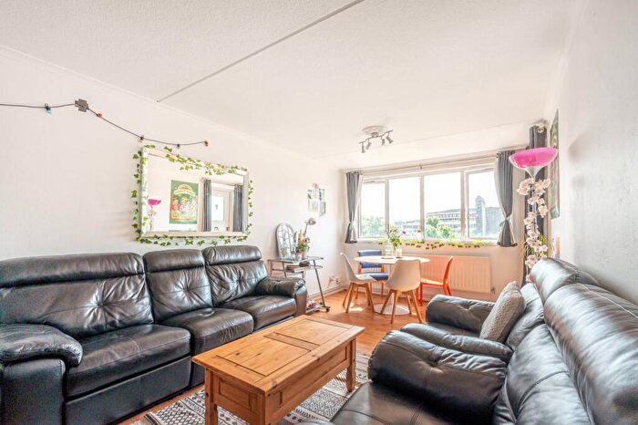 3 Bedroom Flat To Rent In Mallory Street, St John's Wood, London, NW8