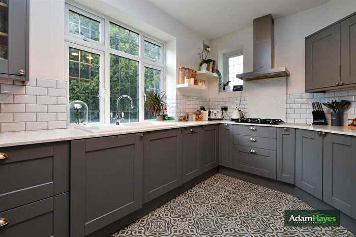 3 Bedroom Apartment For Sale In Woodstock Road, Golders Green, NW11