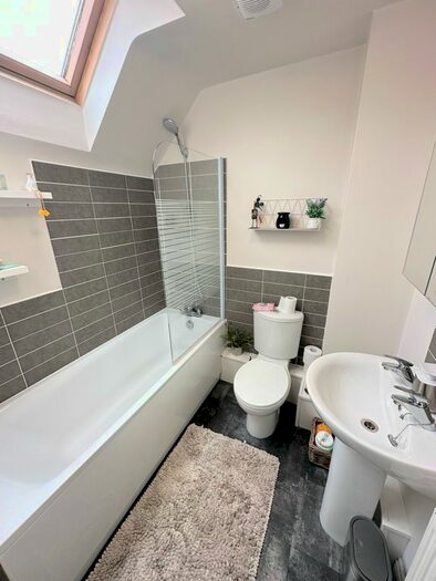 1 Bedroom Flat To Rent In Pippin Court, Halifax, HX2